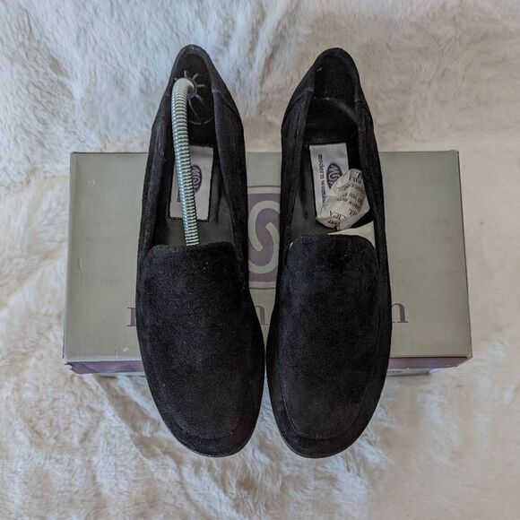 NIB VTG Modern Women Slip On Loafers Shoes Suede Close Toe Black 7.5 - Picture 10 of 12